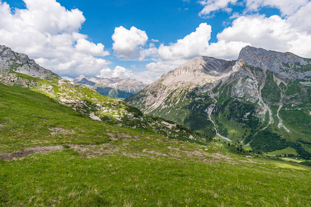 Fantastica escursione nelle montagne Lechquellen nel Vorarlberg Austria vicino a Lech, Warth, Bludenz - Foto, immagini