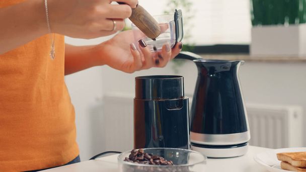 Using coffee grinder - Foto, Imagem