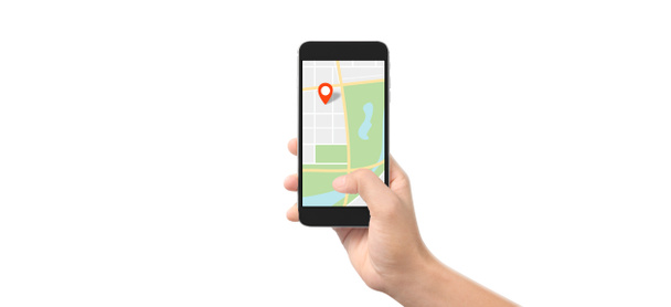 La celebración de la mano dispositivo de teléfono inteligente y la pantalla táctil, que es un icono rojo de la ubicación, Concepto de navegación en línea GPS - Foto, imagen