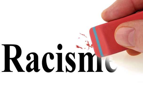 Витерти слово Расизм за допомогою гумки
  - Фото, зображення