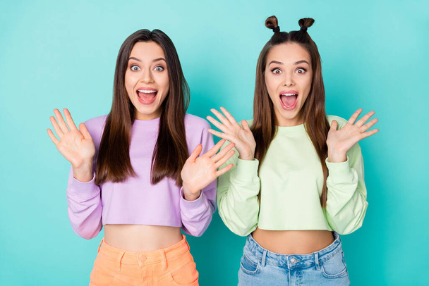 Close-up portrait of nice-looking attractive lovely lovable charming amazed overjoyed cheerful cheery girls great news having fun isolated on bright vivid shine vibrant blue color background - Foto, immagini