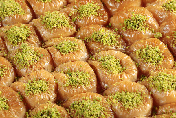 Dessert traditionnel Baklava turc. Noyer, pistache style turc Antep Baklava Présentation. Baklava de la cuisine turque. - Photo, image