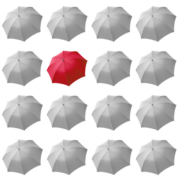 Guarda-chuva vermelho entre branco
 - Foto, Imagem