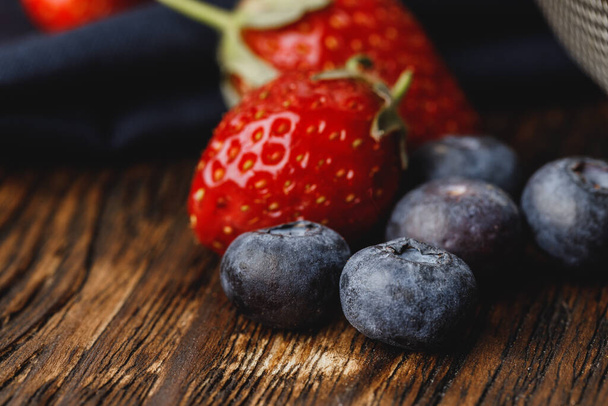 Close up photo of blueberries and strawberries - Foto, Imagen