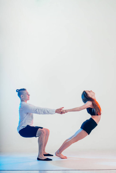 Man and woman in passionate dance pose - Foto, Bild