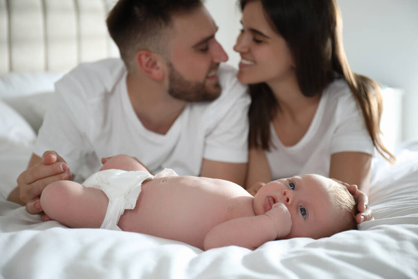 Happy couple with their newborn baby at home - Foto, Bild
