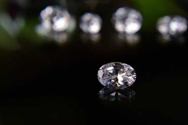 Diamanty jsou cenné, drahé a vzácné. Za výrobu šperků - Fotografie, Obrázek
