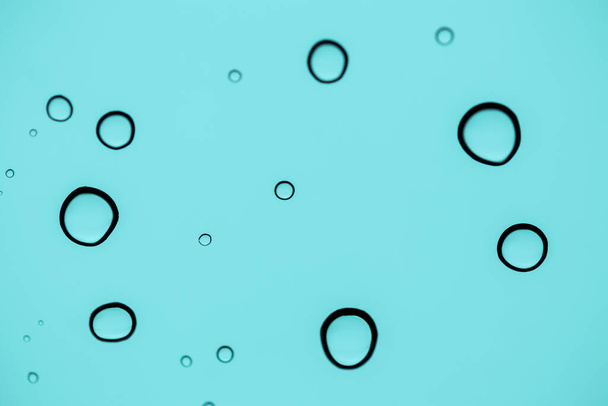 gotas de agua abstractas sobre fondo liso, profundidad superficial de field.jpg
 - Foto, Imagen