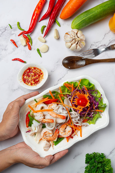 Fresh mixed seafood salad, spicy and Thai food. - Foto, Imagem