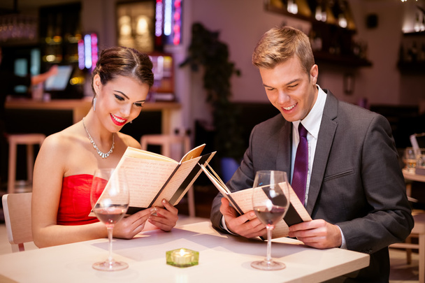 Attractive Couple in a restaurant - Fotografie, Obrázek
