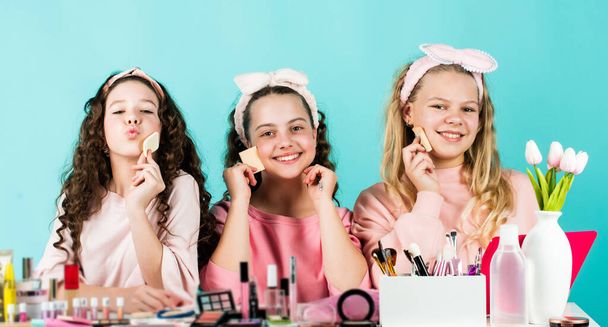 Sweet look. smiling girls friends have fun on spa beauty salon party. beauty portrait of three children with natural make up and healthy skin. happy childrens day. three friends with happy face - Foto, Bild
