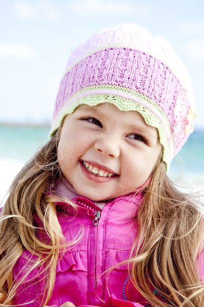 Portrait of cute young girl on the beach - Photo, Image