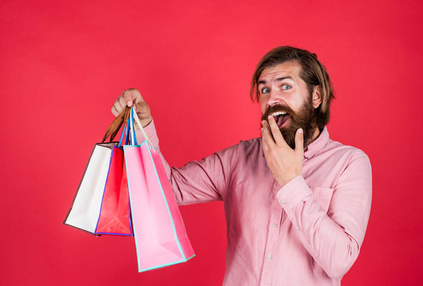 Shopping happiness. happy bearded man with present pack. cheerful brutal hipster hold gift. paper shopping bag. birthday surprise at party. man with package. prepare for holidays. best sale offer - Zdjęcie, obraz