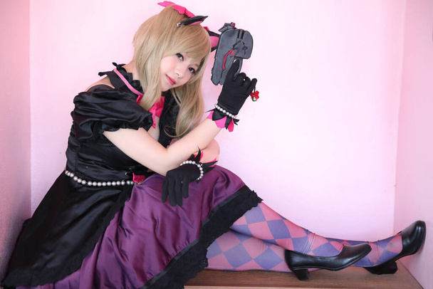 Japonia anime cosplay, portret dziewczyny cosplay w tle różowy pokój - Zdjęcie, obraz