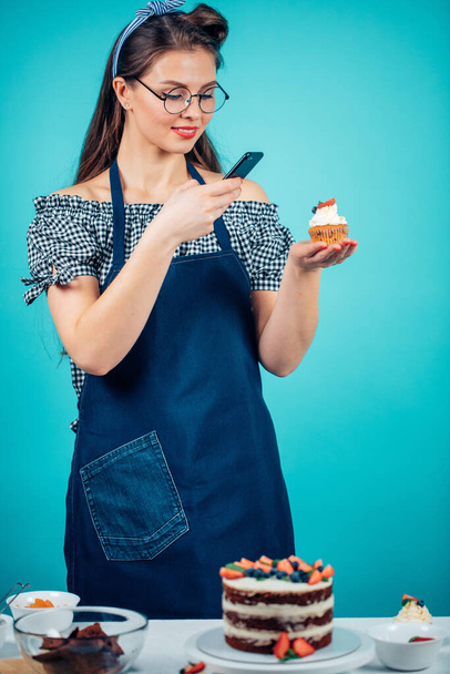Woman using smartphone to take photo on her dessert - Fotoğraf, Görsel