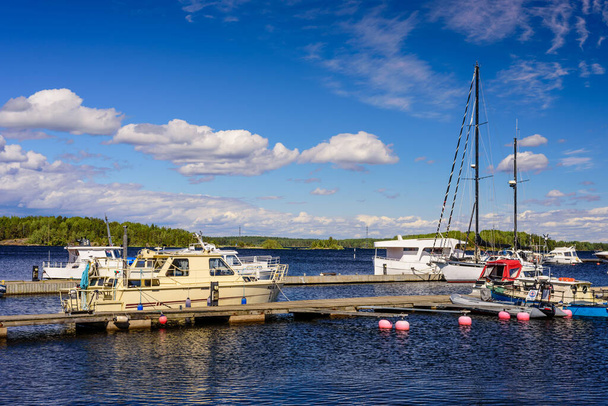 Lappeenranta, Finland - June 23, 2018: picturesque Lappeenranta port with yachts and boats on a Sunny summer day - Foto, afbeelding