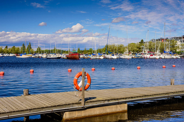 フィンランドのLappenranta - 2018年6月23日:晴れた夏の日にヨットやボートと絵のように美しいLappenrantaポート - 写真・画像