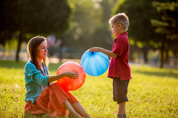 happy mother and son playing outdoors  in the park - Foto, Imagen