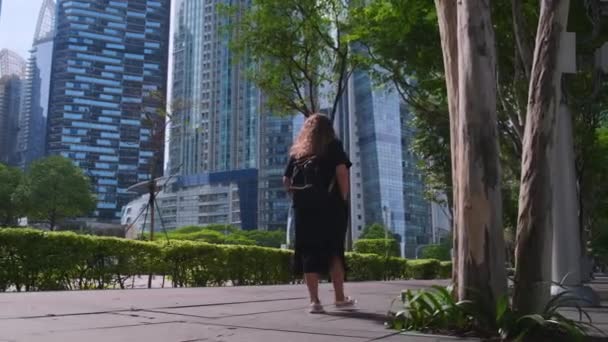 Fare una passeggiata in centro a Singapore - Filmati, video