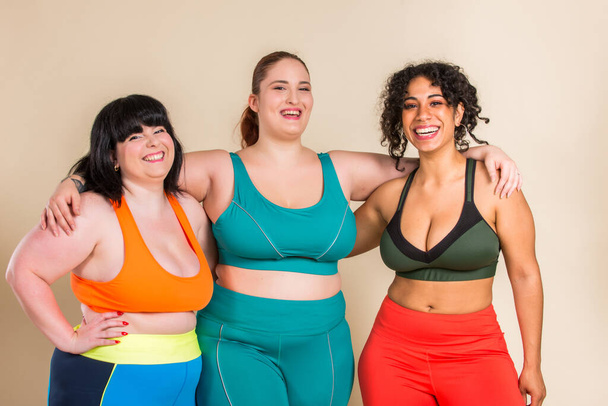 Group of 3 oversize women posing in studio - Beautiful girls accepting body imperfection, beauty shots in studio - Concepts about body acceptance, body positivity and diversity - Φωτογραφία, εικόνα