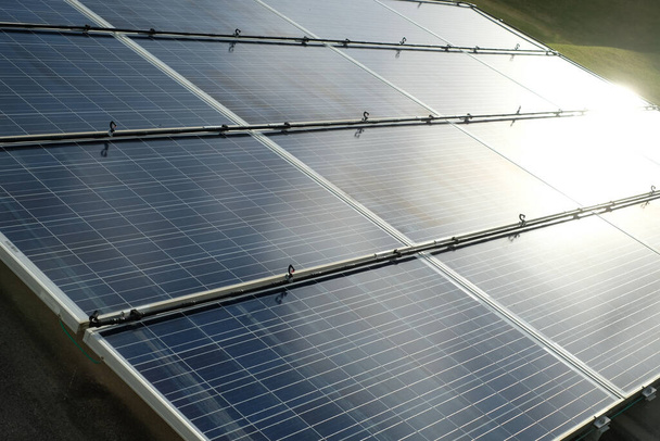 Ekologiczny panel słoneczny do wytwarzania energii słonecznej przyjęty dla środowiska na świecie - Zdjęcie, obraz