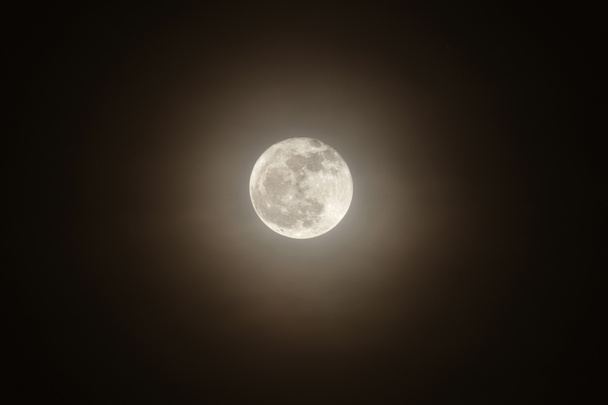 Luna llena brillando en el cielo  - Foto, imagen