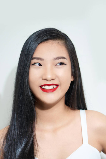 gros plan sourire jeune asiatique femme visage - Photo, image