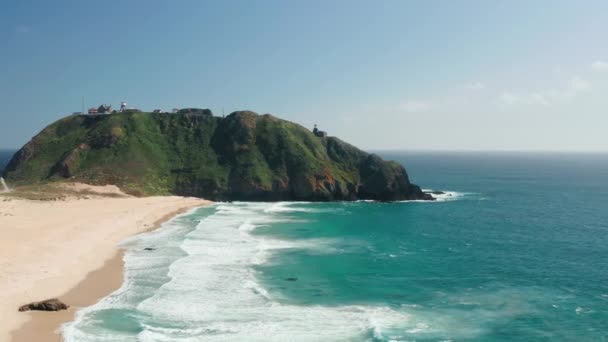 Nature côtière. Vue panoramique sur l'océan Pacifique. Voyage cinématographique images aériennes 4K - Séquence, vidéo