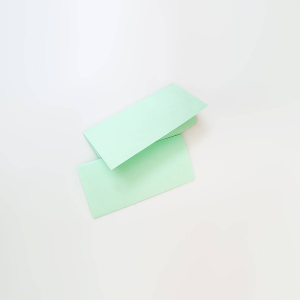 Mock folder geïsoleerd op een witte achtergrond - Foto, afbeelding