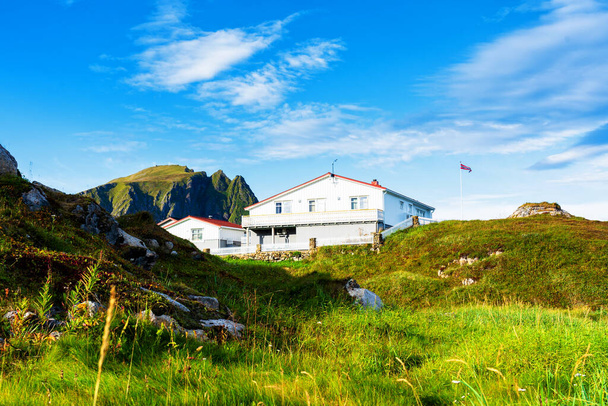 Tradiční nordic dřevěný letní dům v souostroví Lofoten, Norsko - Fotografie, Obrázek