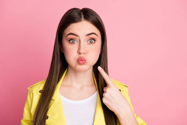 Close-up portrait of her she nice-looking attractive lovely pretty funky comic brunet girl pointing at cheek holding air pout lips isolated over pink pastel color background - Foto, afbeelding