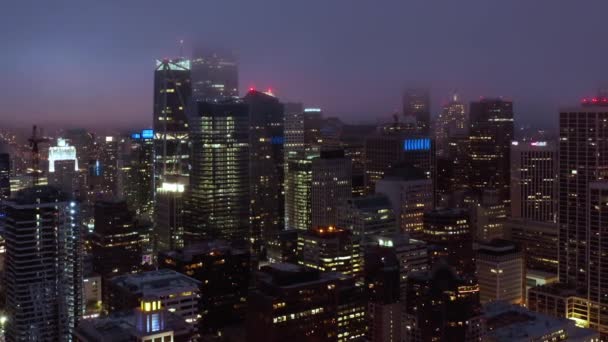 Technologiestadt, USA. Filmantenne der schönen Stadt San Francisco bei Nacht - Filmmaterial, Video