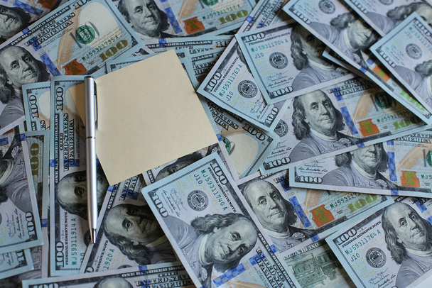 mucho dinero en efectivo en billetes de 100 dólares fondo rico
 - Foto, imagen