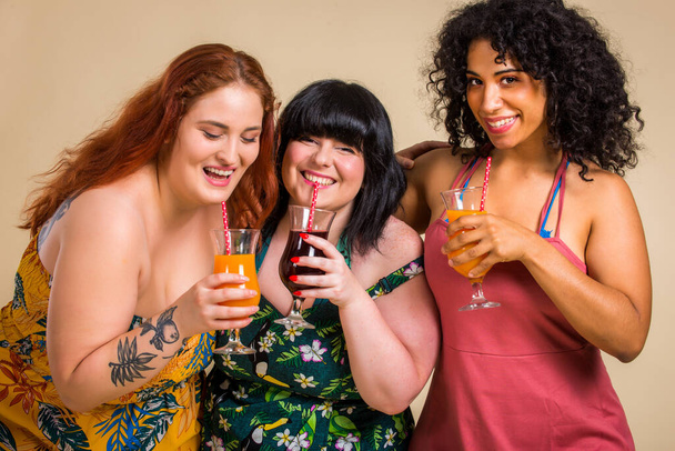 Group of 3 oversize women posing in studio - Beautiful girls accepting body imperfection, beauty shots in studio - Concepts about body acceptance, body positivity and diversity - 写真・画像