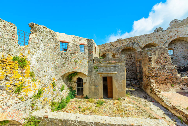 Volterraio Festung Arkadenwände und Fenster - Foto, Bild