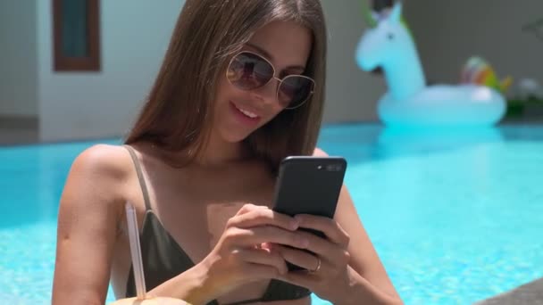 carefree summer days and rest at swimming pool - Video, Çekim