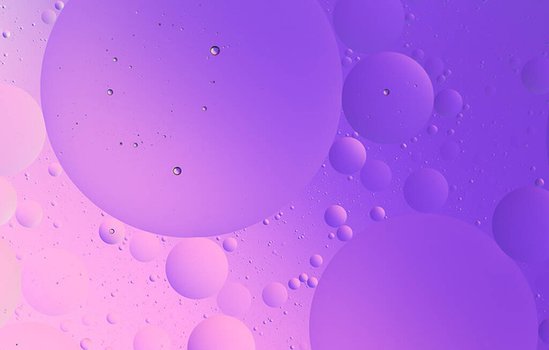 Abstrakti värikäs makro tausta öljykuplia veden violetti väri - Valokuva, kuva