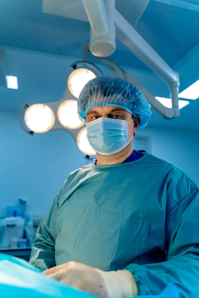 Operating theater with working equipment, lights and equipment. Surgeon at hospital. - Foto, Bild