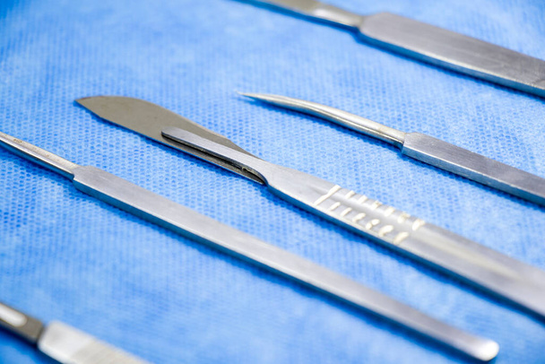 İnceleme kiti - Tıp öğrencileri için kaliteli paslanmaz çelik aletler, cerrahi aletler ve ekipmanlar. - Fotoğraf, Görsel