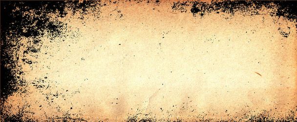 oude bruine perkament papier achtergrond met vergeelde vintage grunge textuur randen en off white licht centrum met vervaagde antieke kleuren - Foto, afbeelding