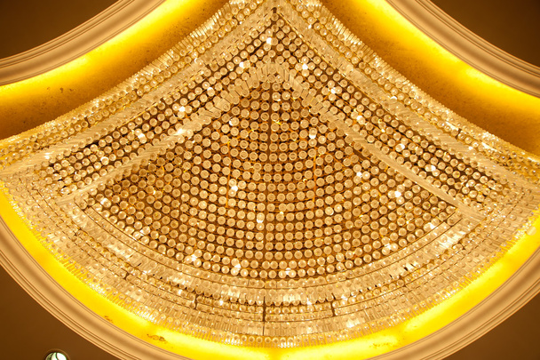 Κρυστάλλινος πολυέλαιος από κοντά - Φωτογραφία, εικόνα