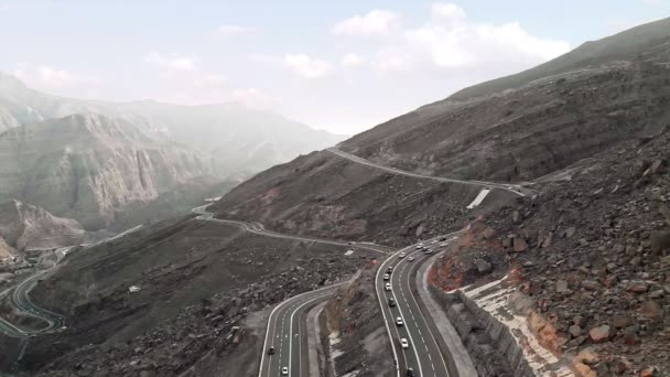 Légi kilátás hegyi úton Jebel Jais a Ras Al Khaimah, Egyesült Arab Emírségek - Felvétel, videó
