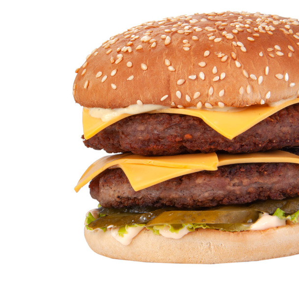 Chutný americký gril burger izolovaný na bílém - Fotografie, Obrázek