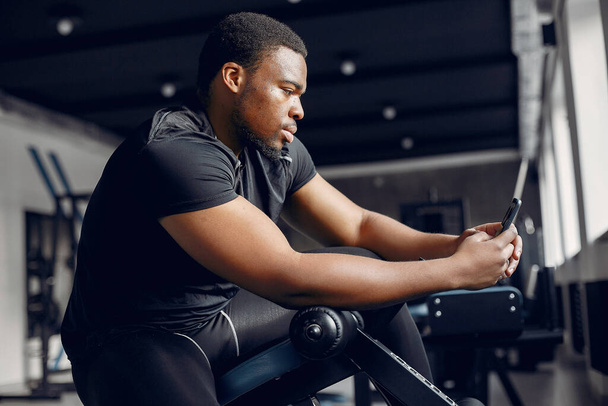 A handsome black man is engaged in a gym - Valokuva, kuva