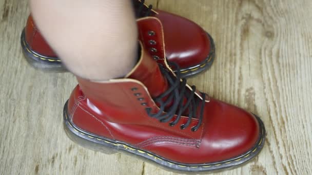 červené kožené boty Epizoda 3 - Záběry, video