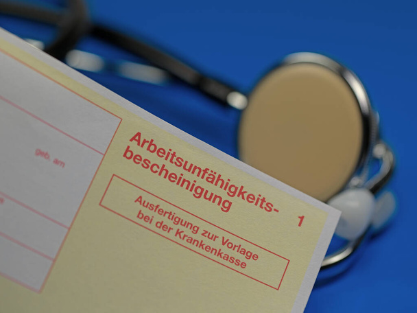 Arbeitsunfaehigkeitsbescheinigung, Certificado de discapacidad para su presentación a la compañía de seguros de salud y el empleador
 - Foto, Imagen