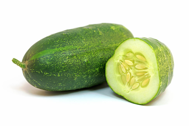 Zöld uborka ecetes uborkával - Fotó, kép