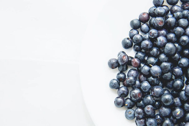 Ripe blueberries on wooden background - Фото, изображение