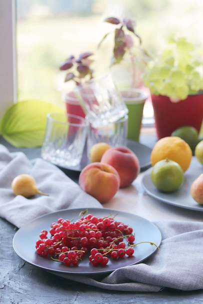 Krok za krokem příprava studeného vitamínového nápoje z čerstvého organického ovoce, zdravý životní styl, domácí kuchyně - Fotografie, Obrázek