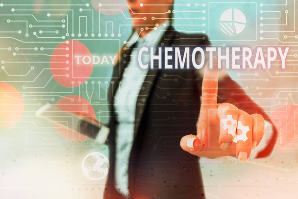 Piszę notatkę z chemioterapią. Zdjęcie biznesowe przedstawiające leczenie chorób przy użyciu substancji chemicznych Kontrola systemu, koncepcja narzędzi konfiguracyjnych przekładni. - Zdjęcie, obraz